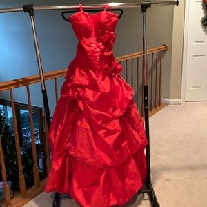 Morí Lee prom dress size 9/10 red